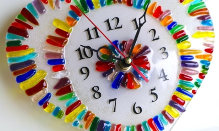 Дизайнери представили трендові годинники 2023 року зі скла (ФОТО)