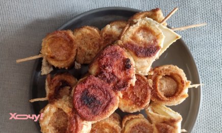 Нанизываем сосиски на шпажки и готовим идеальный перекус за 20 минут: фантастически вкусные "шашлычки" (РЕЦЕПТ)