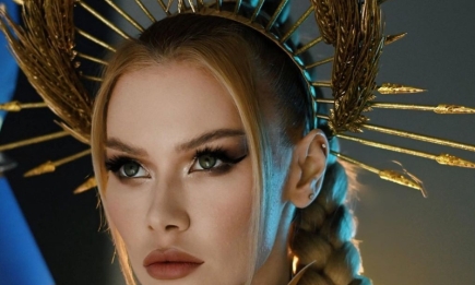 Виктория Апанасенко произвела фурор в полуфинале "Мисс Вселенная-2022": символический костюм, который шили при свечах и под звуки сирен