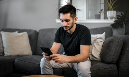 Равнодушие к трагическим новостям: что такое эмпатийное выгорание и как вернуть способность сопереживать