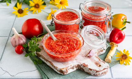 Самая вкусная аджика: уникальный соус, сохраняющий вкусы и ароматы овощей (РЕЦЕПТ)