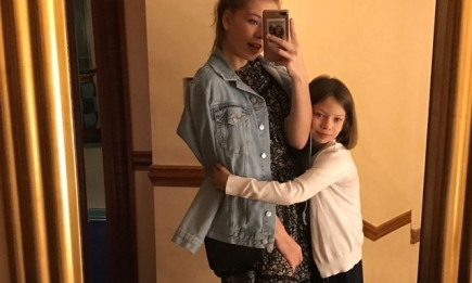 Какими растут дочери Веры Брежневой: 16-летняя Соня Киперман показала трогательные фото с младшей сестрой Сарой
