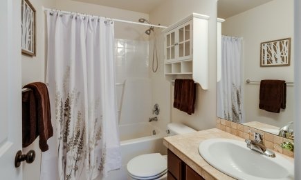 Шторки для душа – уже не модно: чем их заменяют в ванных комнатах в 2026 году