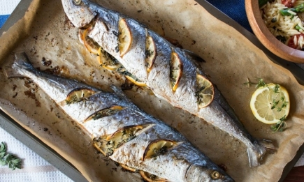 Запеченная скумбрия в духовке — простой рецепт вкуснейшей рыбки с лимоном