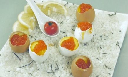 Фаршированные яйца на завтрак. Видео-рецепт