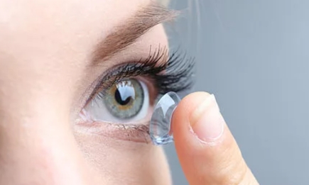 Обираємо контактні лінзи: на що радять звертати особливу увагу офтальмологи