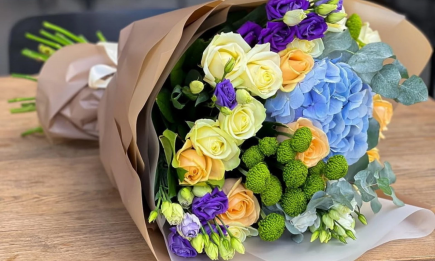 Субординация с нежностью: как выбрать цветы на 8 марта коллеге или подчиненному