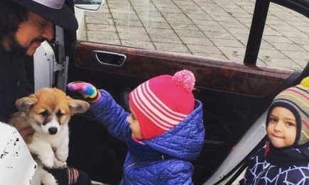 Филипп Киркоров балует детей: певец подарил детям щеночка