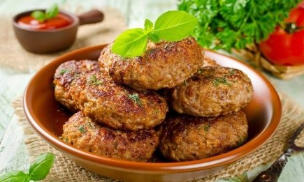 Наибольшие ошибки, из-за которых из котлет выходит подошва: как приготовить их сочными