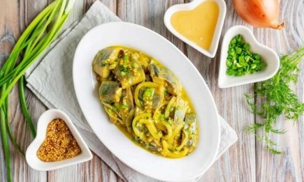 Эта рыбка никого не оставит равнодушным: особый маринад для селедки (РЕЦЕПТ)