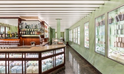 Кафе, как бутик: Prada открыли первую кондитерскую а Милане