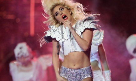 Леди Гага ответила хейтерам на упреки за неидеальное тело: "Я горжусь им!"