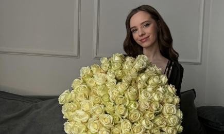 Невже скоро весілля? Зірка серіалу "Школа" Ірина Кудашова отримала в подарунок розкішну каблучку за понад 100 тис.
