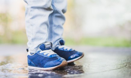 Намажьте этим обувь — и она не промокнет: эффективные способы для кожи, замши и ткани