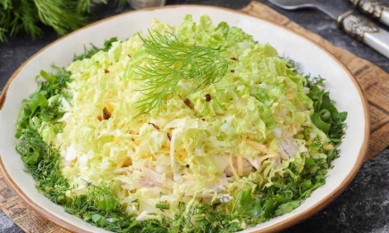 Без м’яса, а такий смачний: надзвичайно свіжий та яскравий салат до святкового столу (РЕЦЕПТ)