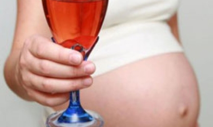 Можно ли пить шампанское беременной женщине?
