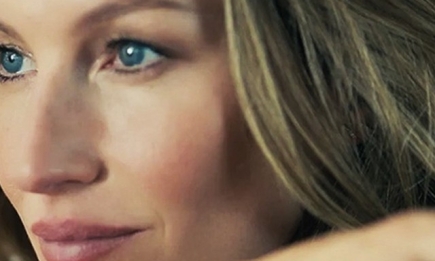 Сила аромата: Жизель Бундхен в новом рекламном видео для Chanel
