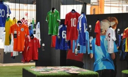 В Киеве открылась выставка футболок легендарных футболистов