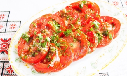 Закуска розлетиться за лічені хвилини: розкішні італійські помідори за 10 хвилин (РЕЦЕПТ)