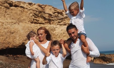 "Деньги с неба не падают": Елена Тополя объяснила, как учит детей ценить труд и балует ли их дорогими подарками