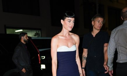 Как на нее сшито: Кэти Перри выгуляла эффектное облегающее платье (ФОТО)