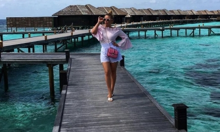 Как отдыхают звезды: Ирина Дубцова похвасталась фигурой в купальнике на Мальдивах