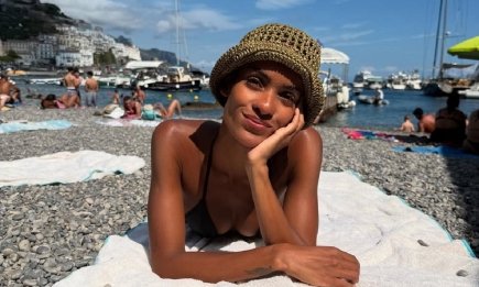 Любимая Венсана Касселя похвасталась стройным и подтянутым телом в бикини на отдыхе (ФОТО)