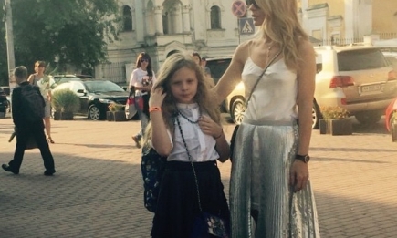Школьная пора: Ольга Фреймут отвела дочку в школу (ФОТО)