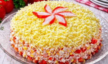 Замість “Шуби” та “Олів’є” приготуйте на Великдень цей салат: красива закуска з крабовими паличками (РЕЦЕПТ)