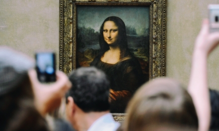 Инцидент в парижском Лувре: экоактивисты облили супом легендарную "Мону Лизу" (ВИДЕО)