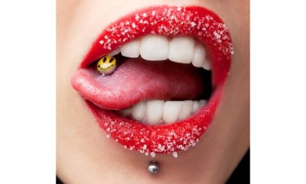 Метал у роті — це не лише стильно, а й небезпечно: до яких наслідків готуватися фанатам пірсингу