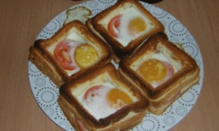 Завтрак выходного дня. Коробочки с яйцом и колбасой