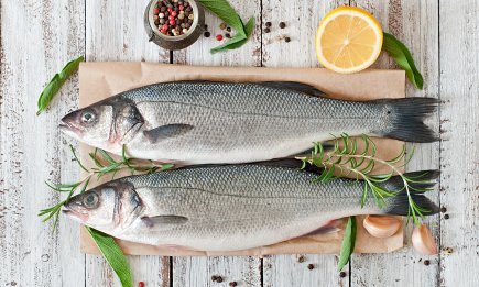 Чешуя отвалится, как по мановению волшебной палочки: самый простой способ чистки рыбы