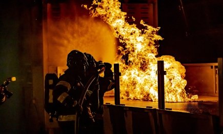 Старая работа горит во сне? Это вещий знак о появлении серафимов