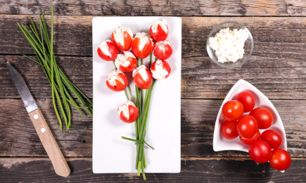 Розкішна весняна закуска “Букет тюльпанів”: ефектний салат (РЕЦЕПТ)