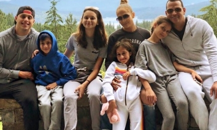 Одна большая семья: Дженнифер Лопес и Алекс Родригес отдыхают с детьми