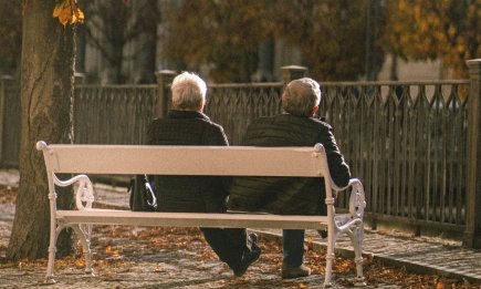 Бесплатные коммунальные услуги для пенсионеров: кого в 2025 году освободили от оплаты