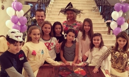 Анастасия Волочкова устроила детский день рождения: друзья дочери в новом особняке и звонки от Баскова (ФОТО)