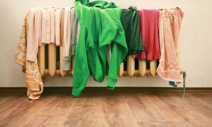 Эта одежда испортится от сушки на батарее: что нельзя на нее класть