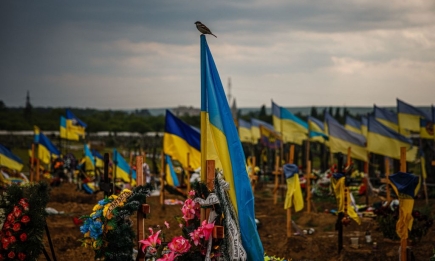 "День памʼяті зараз кожен день...": відомі артисти щемливо вшанували пам'ять українських захисників