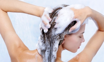 Волосы будут, словно после салона! Как правильно мыть голову в домашних условиях?