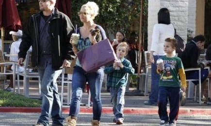 Бритни Спирс с сыновьями на прогулке. Фото