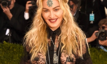 Поклонники в шоке: 59-летняя Мадонна выложила селфи с голой грудью (ФОТО)