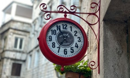 Переведення годинників 2026: чи доведеться українцям знову рухати стрілки у березні