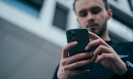 Лучшие компактные смартфоны 2025 года: что выбрать тем, кто не любит "лопать"