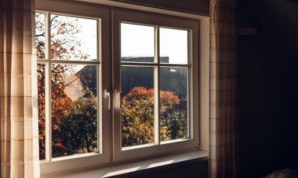 Почему зимой нужно каждый день открывать окна — даже когда на улице мороз