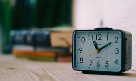 Почему часы переводят именно в ночь на воскресенье: ответ, о котором мало кто знает