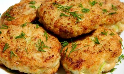 Так кабачки вы еще не готовили: рецепт нежных котлеток с секретом (РЕЦЕПТ)