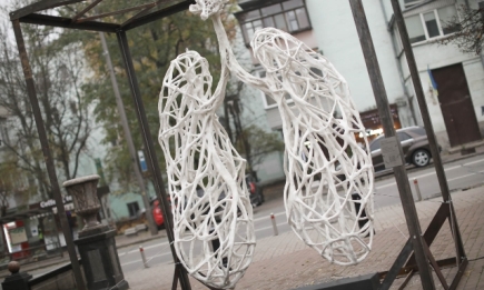 "Легені, які говорять": у центрі Києва установили інтерактивну скульптуру
