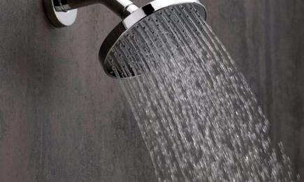 Что делать, когда принимаете душ и отключили воду: три действенных лайфхака